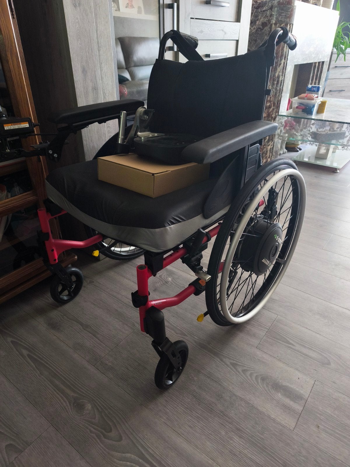 Chaise roulante motorisée, Divers, Chaises roulantes, Comme neuf, Fauteuil roulant électrique, Pliant
