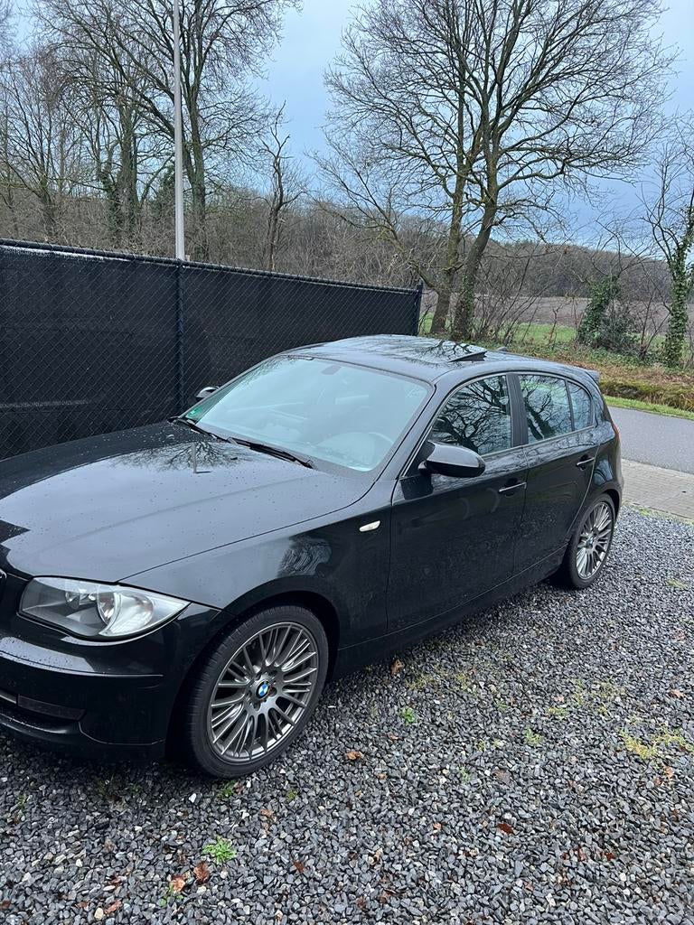 BMW 1 serie 2008 116i, Auto's, 1 Reeks, Zwart, Zwart, Handgeschakeld