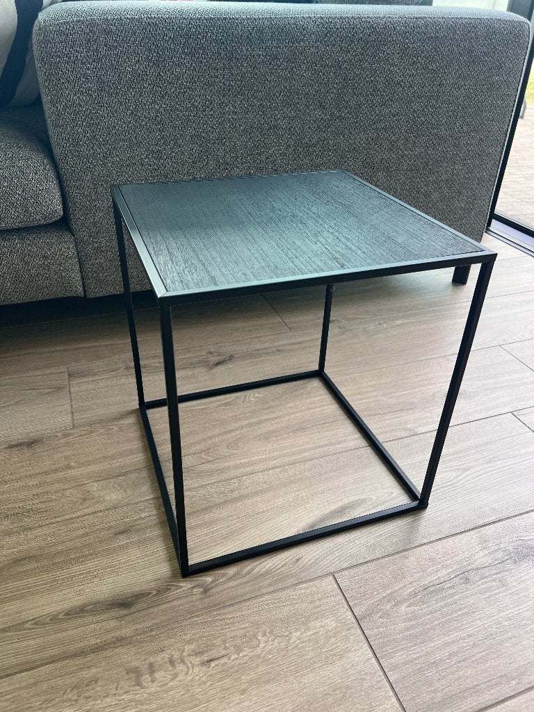 Moderne zwarte bijzettafel met metalen frame, Huis en Inrichting, Tafels | Bijzettafels, Ophalen, Gebruikt, Industrieel
