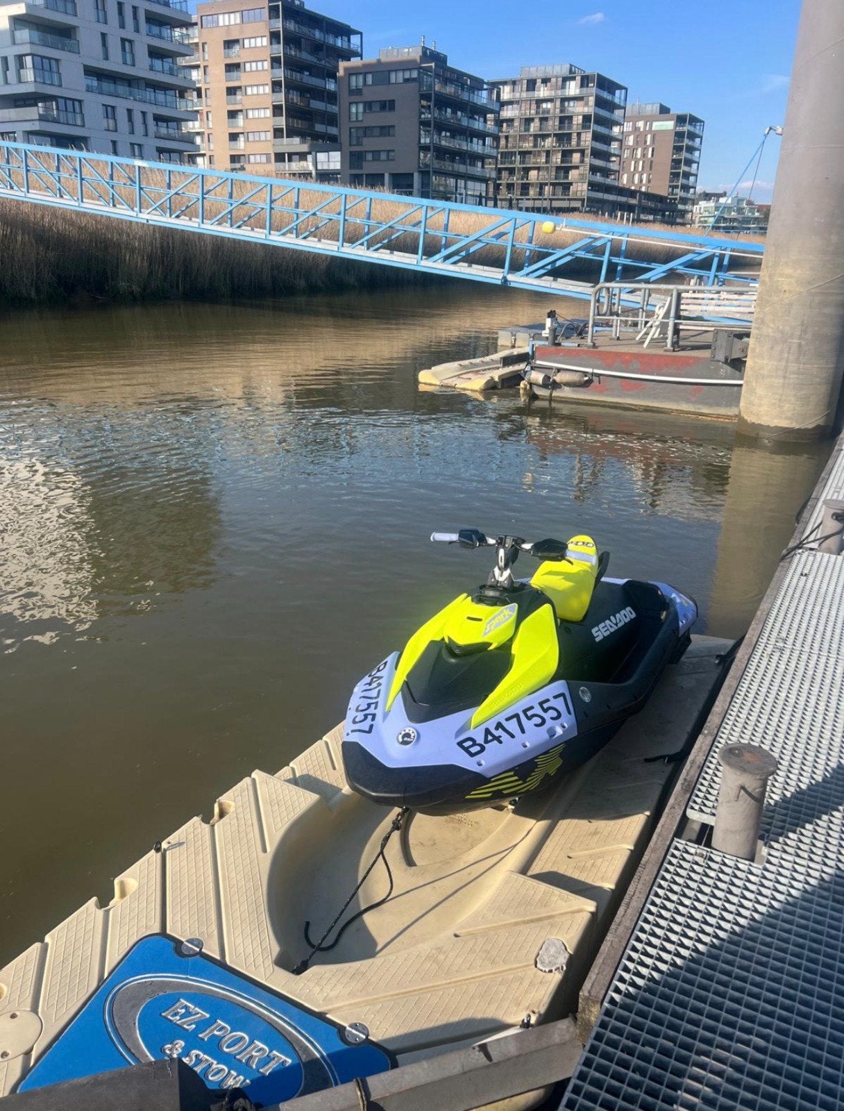 Jet-ski EZ Port & Stow et plateforme pour bateaux/ponton, Enlèvement, Comme neuf