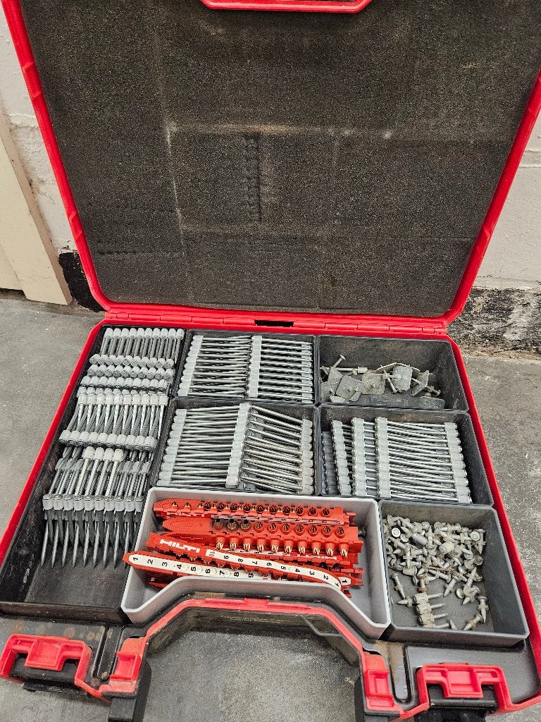 Hilti kruitschiet set nagels, Ophalen, Nieuw, Spijkers