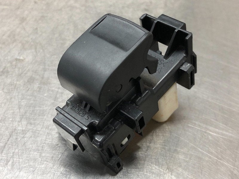 COMMUTATEUR VITRES ELECTRIQUES Toyota Auris (E18), Utilisé, Toyota