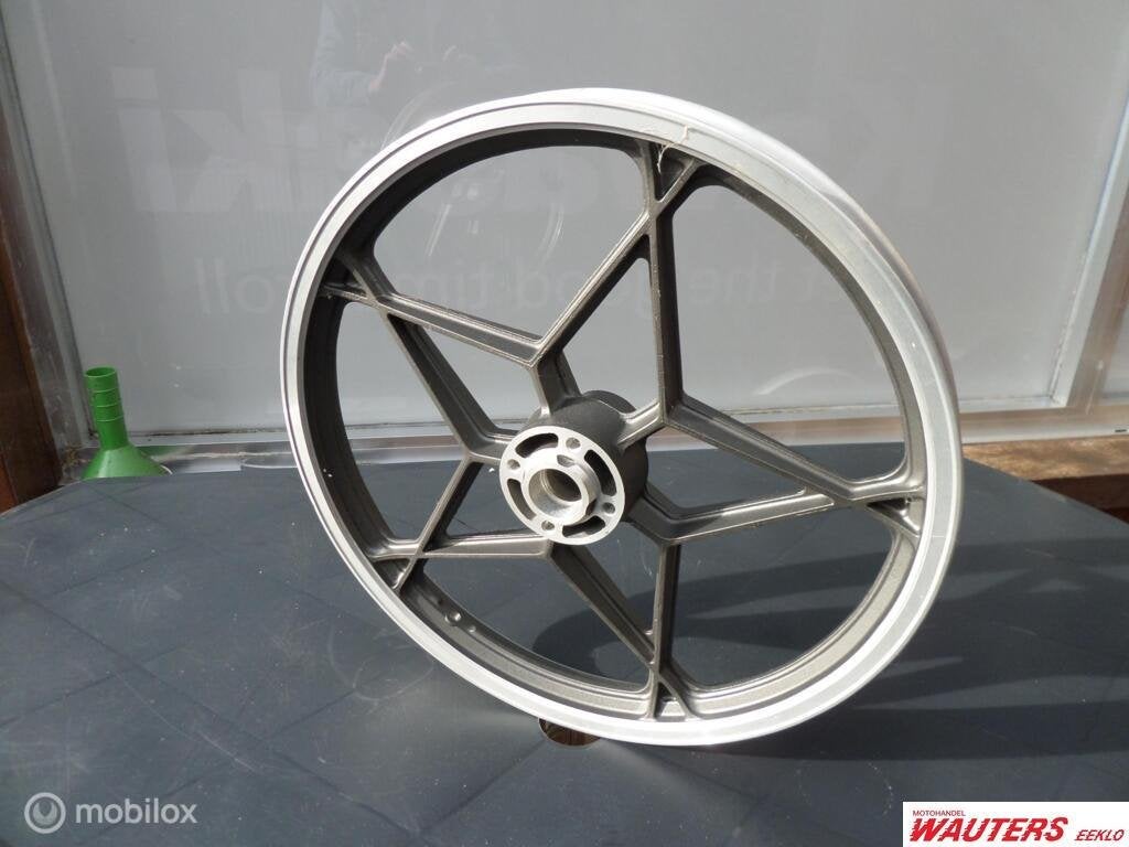 Voorwiel suzuki gt50, Motoren, Nieuw, Ophalen of Verzenden