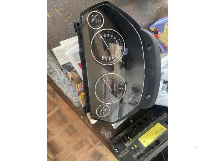 Compteur kilométrique KM d'un BMW 3-Serie, -, 3 mois de garantie, Utilisé, -