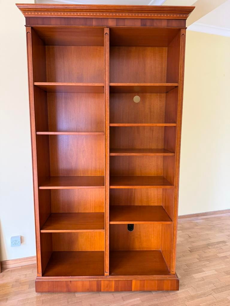 Bibliothèque / armoire en bois massif, Maison & Meubles, Armoires | Bibliothèques, Comme neuf, 100 à 150 cm, 200 cm ou plus, 25 à 50 cm