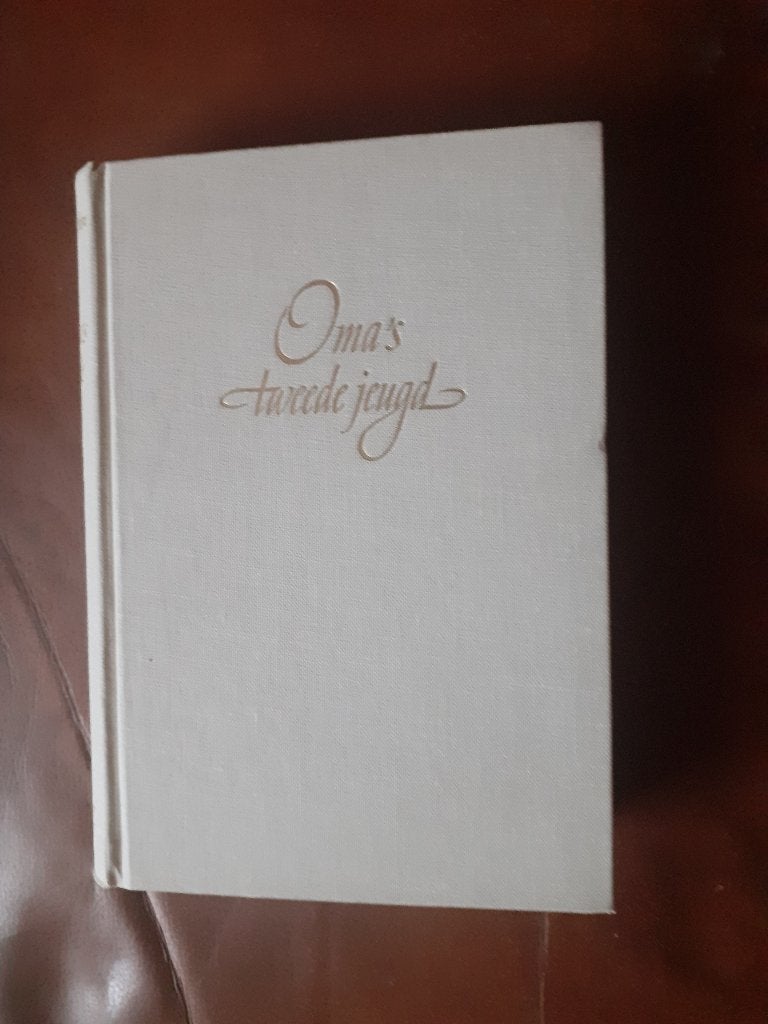 boek Oma's tweede jeugd (Monica Dickens), Ophalen of Verzenden