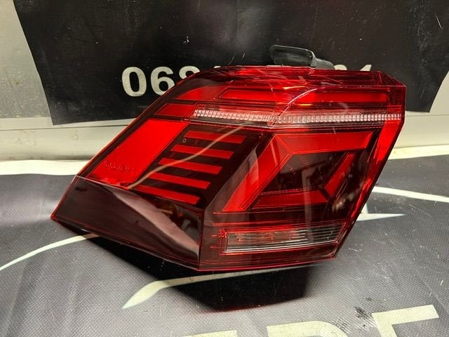 Volkswagen Tiguan 5NA AD1 Achterlicht Links IQ 5NA945207J, Auto-onderdelen, Verlichting, Volkswagen, Gebruikt, Ophalen of Verzenden