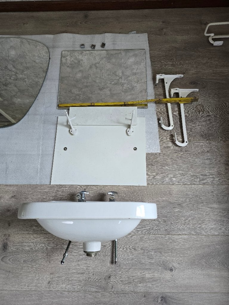 vintage lavabo met toebehoren, Doe-het-zelf en Bouw, Sanitair, Zo goed als nieuw, Wastafel, Ophalen