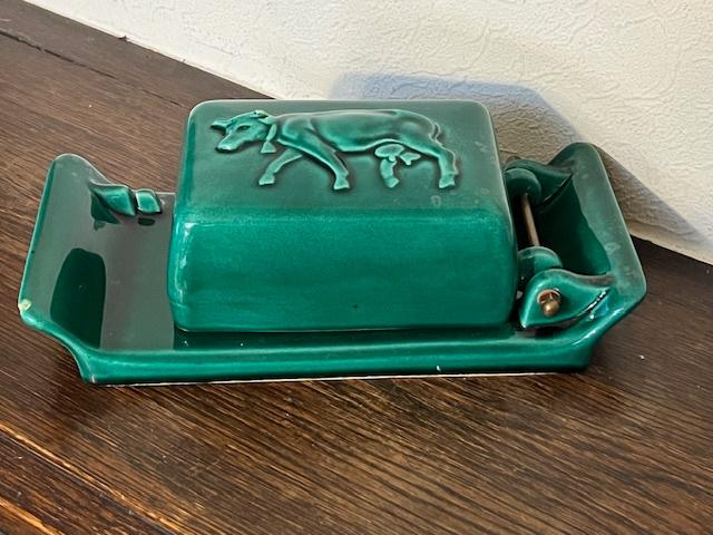 beurrier français orné d'une vache en relief sur le couvercl, Antiquités & Art, Antiquités | Céramique & Poterie, Enlèvement