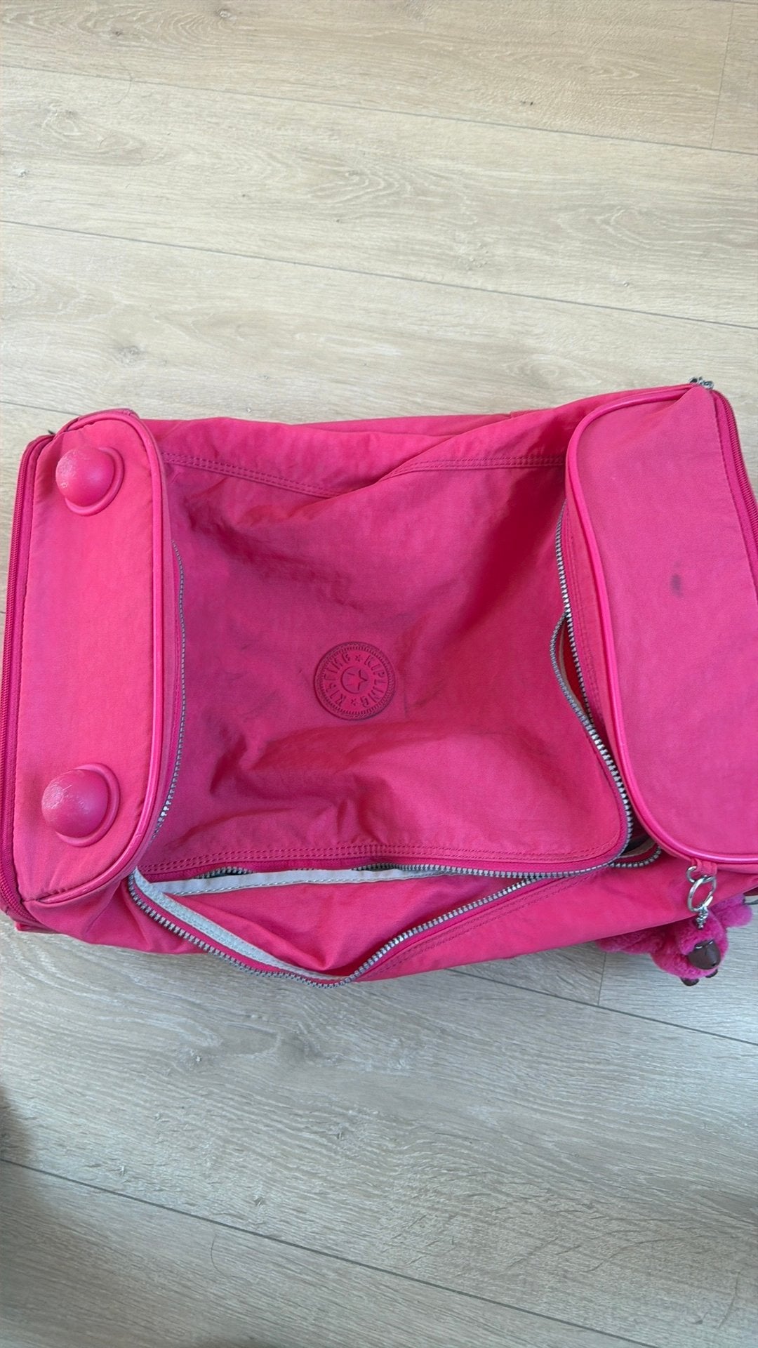 Valise kipling rose, Enlèvement, Comme neuf