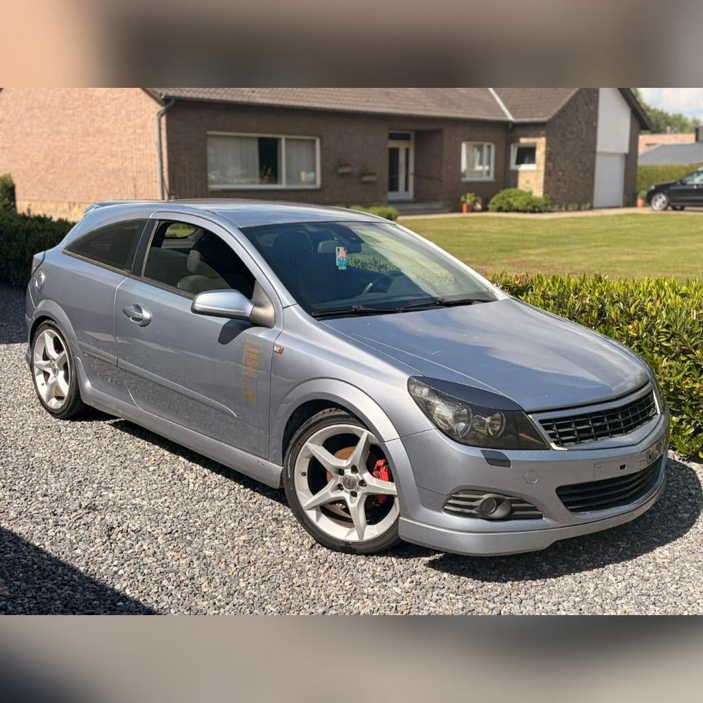 Opel Astra GTC 1.8 i Sport - Unieke uitstraling en goed onde, Auto's, Voorwielaandrijving, Stof, Zwart, Bedrijf