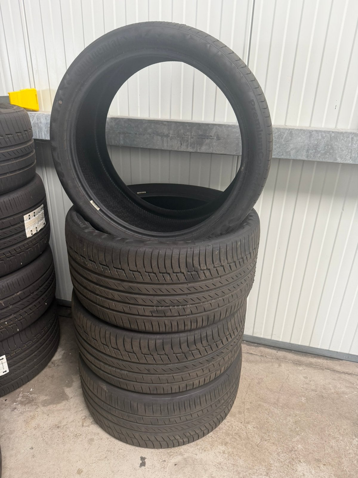 Pneu Continental 22 “  275/35R22 - 315/30R 22, Autos : Pièces & Accessoires, Pneus & Jantes, Enlèvement ou Envoi, Autres dimensions