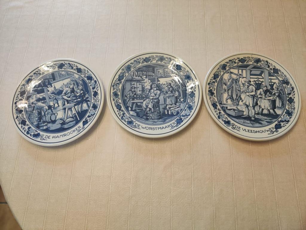 Assiettes bleues de Delft, Enlèvement