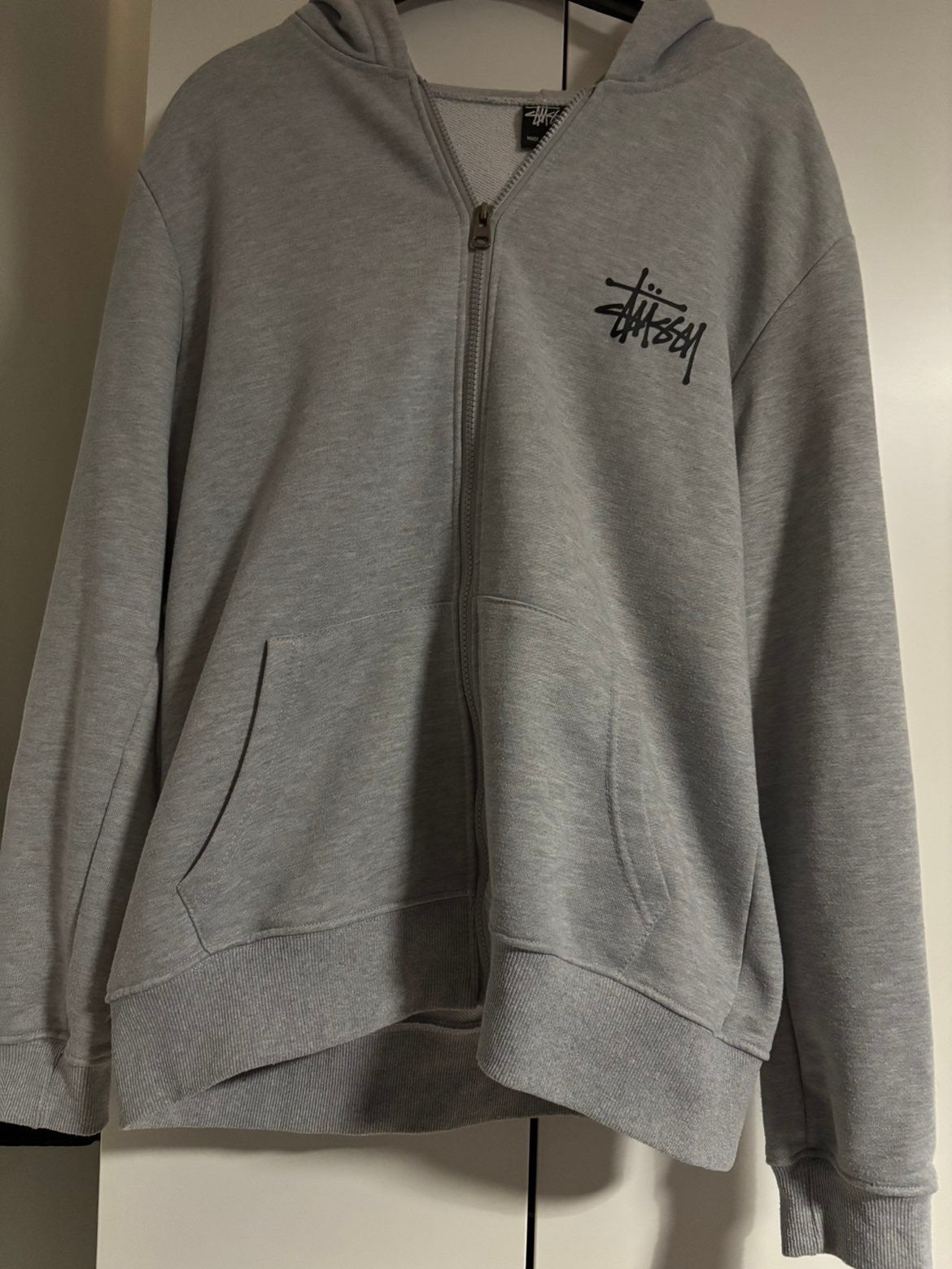 Stüssy Hoodie Grijs – Big Logo Print, Ophalen of Verzenden, Zo goed als nieuw, Maat 48/50 (M), Grijs