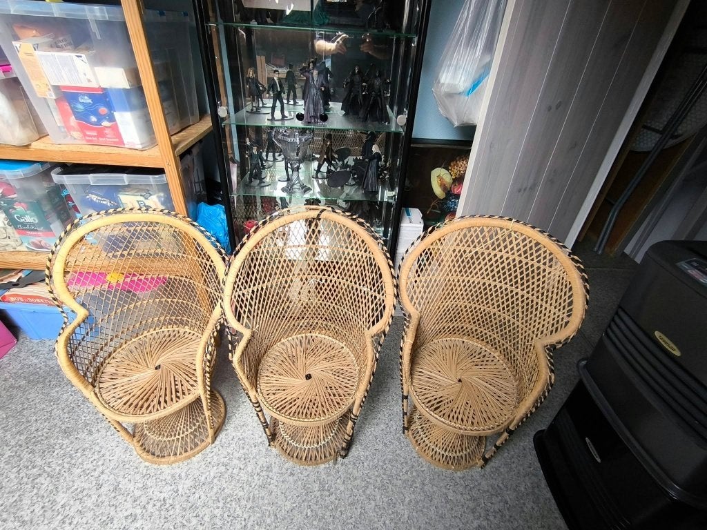 3 sièges en osier, Enlèvement