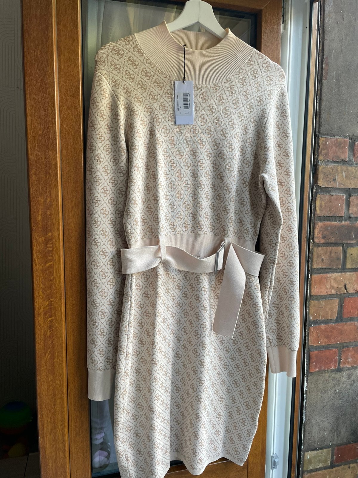 Robe Hivers GUESS TAILLE XL NEUF!!, Vêtements | Femmes, Enlèvement, Neuf, Beige, Longueur genou