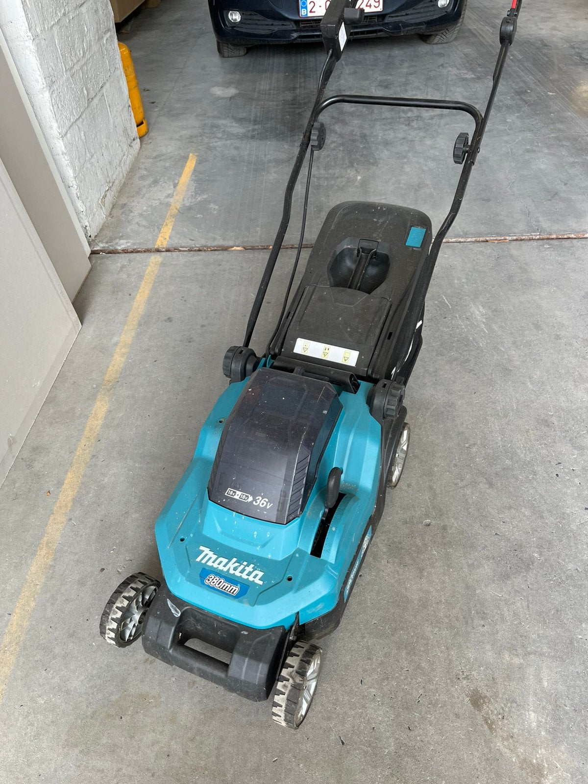 Grasmachine makita, Enlèvement, Comme neuf