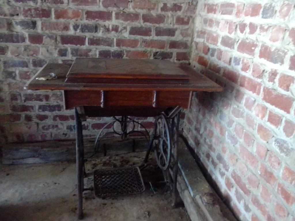 Machine à coudre  Victoria, Enlèvement
