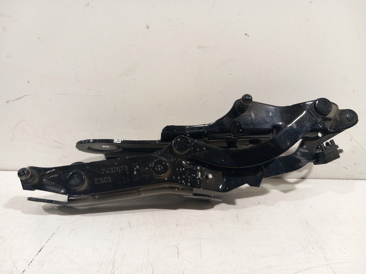Kofferdeksel achterklep scharnier links BMW Z4, Onderdelen@venauto.nl, Van der Ven Autorecycling B.V., Ettenseweg 76, 4706 PB Roosendaal, The Netherlands