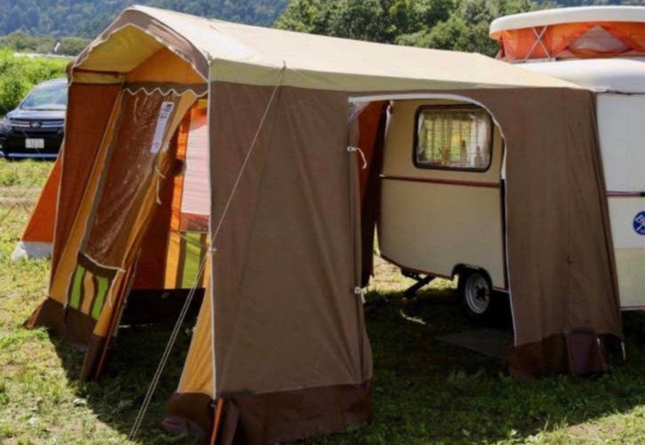Belle caravane Eriba Puck Touring 1975 320 kg/470 kg maximum, Poêle, Jusqu'à 4 m, Lit dans la longueur, Particulier