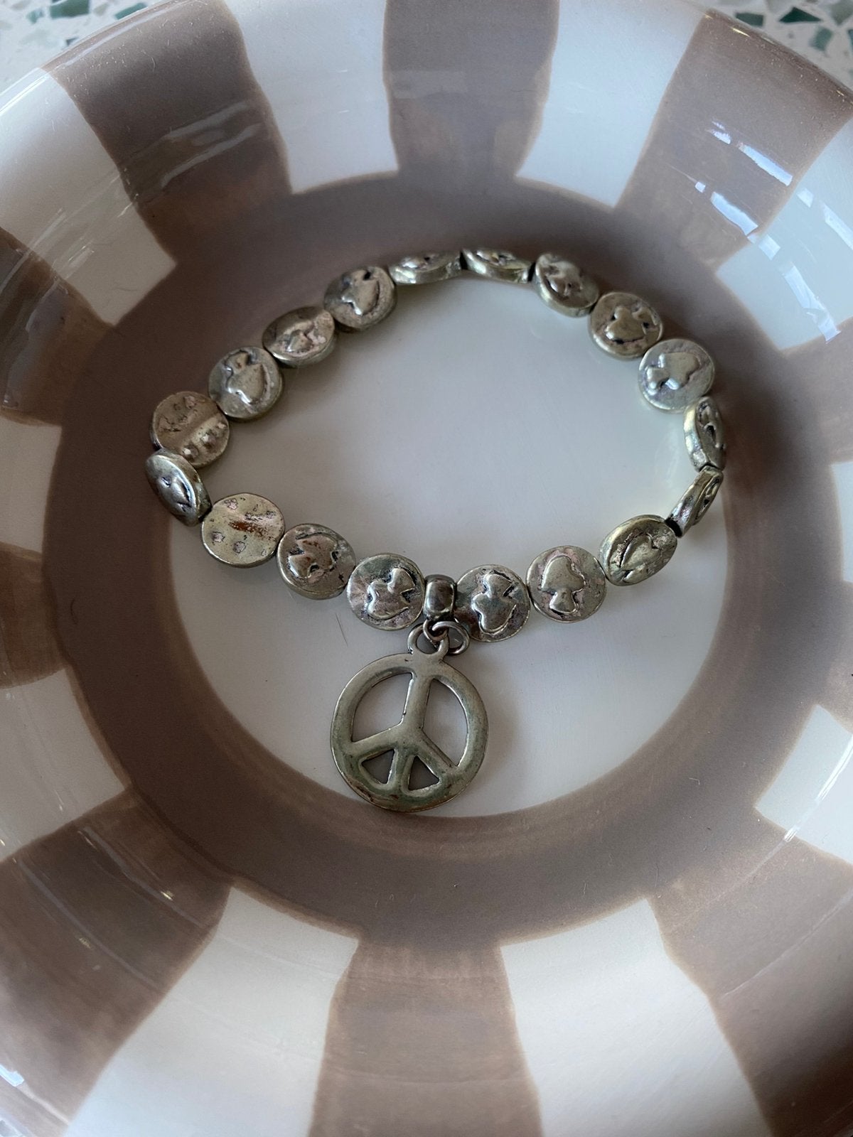 Bracelet argenté, Handtassen en Accessoires, Armbanden, Ophalen of Verzenden, Zo goed als nieuw, Elastiek, Met bedels of kralen