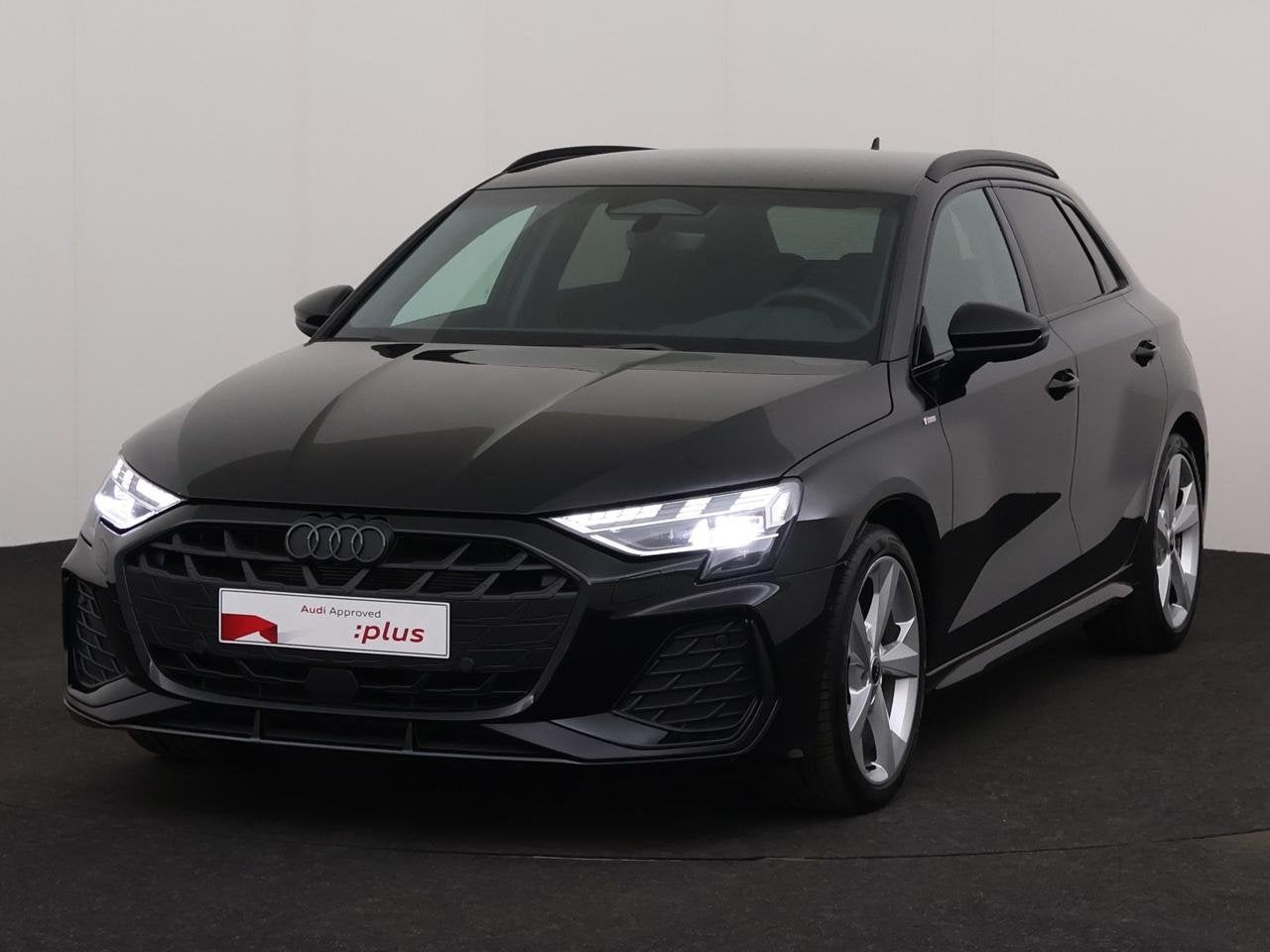 Audi A3 Sportback 30 TFSI S line S tronic, Auto's, Automaat, Zwart, https://public.car-pass.be/vhr/9cd5b06c-0032-4497-9222-51532540bfc7