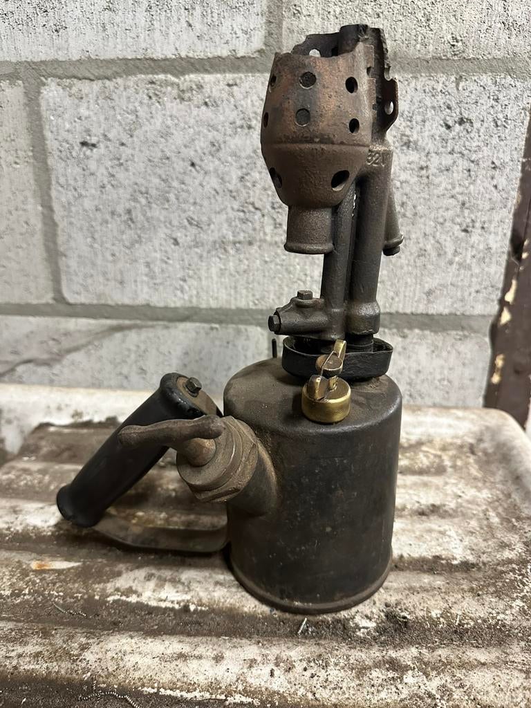 Zeldzame Elto benzinebrander, Enlèvement