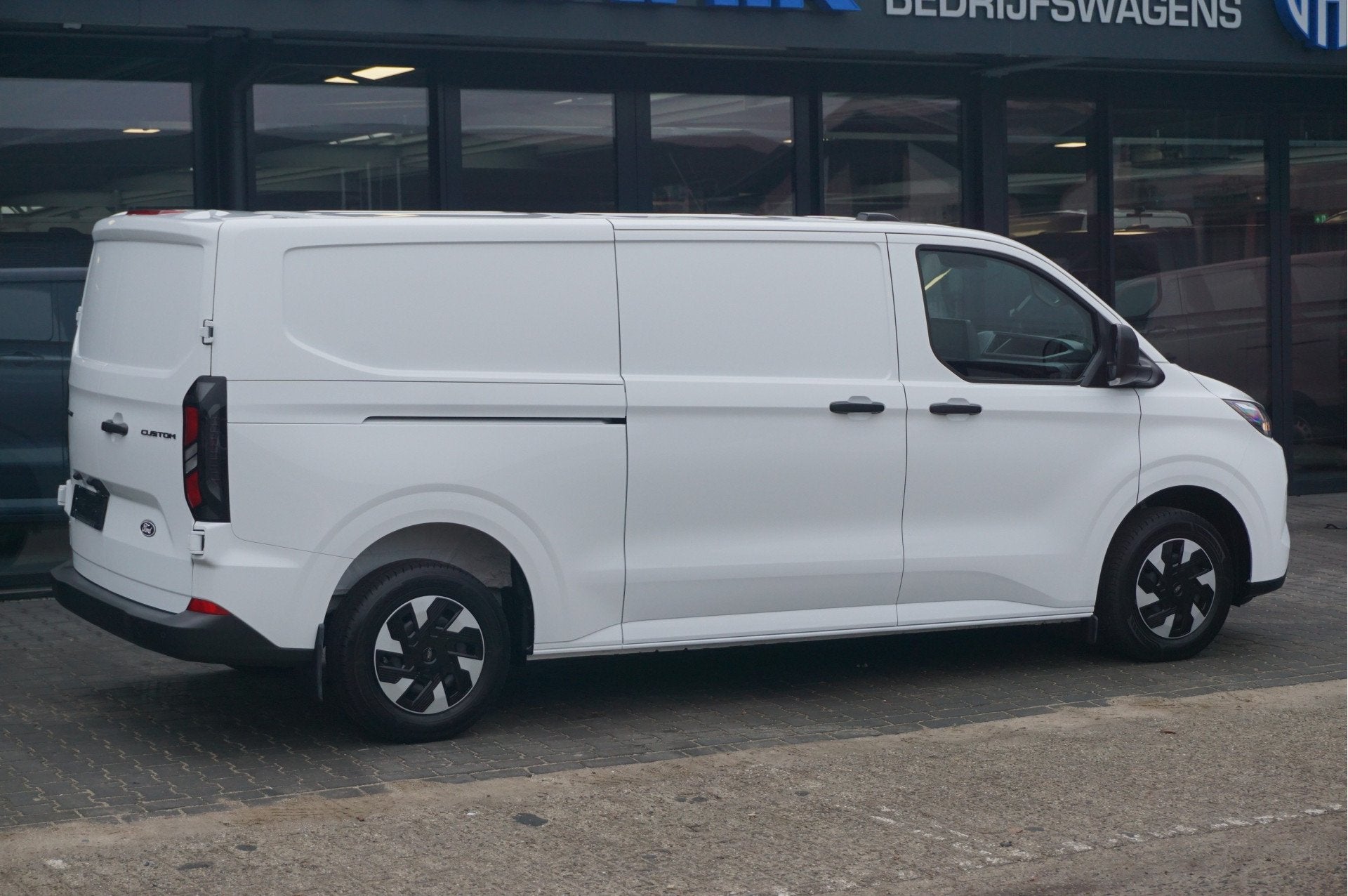 Ford Transit Custom 320L 2.5 PHEV Hybride 233PK Trend! Vol o, Auto's, Gebruikt, 4 cilinders, Wit, Bedrijf