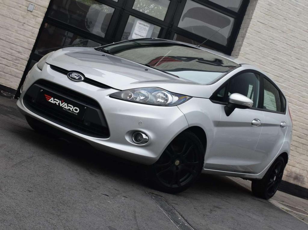 Ford Fiesta 1.25i Titanium / Verw Zetels / PDC / Airco / Gar, Voorwielaandrijving, Euro 5, Stof, 4 cilinders
