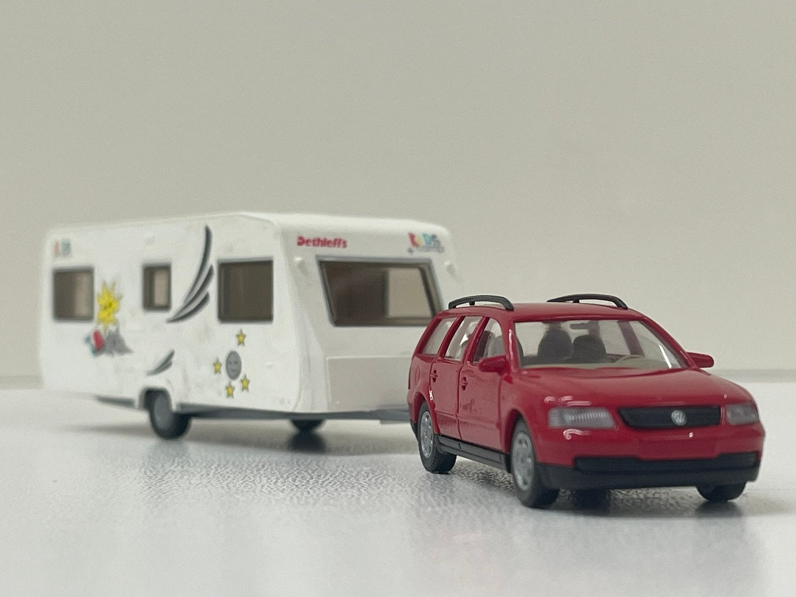 Wiking VW PASSAT MET CARAVAN 1/87, Hobby & Loisirs créatifs, Voitures miniatures | 1:87, Enlèvement ou Envoi, Comme neuf, Voiture