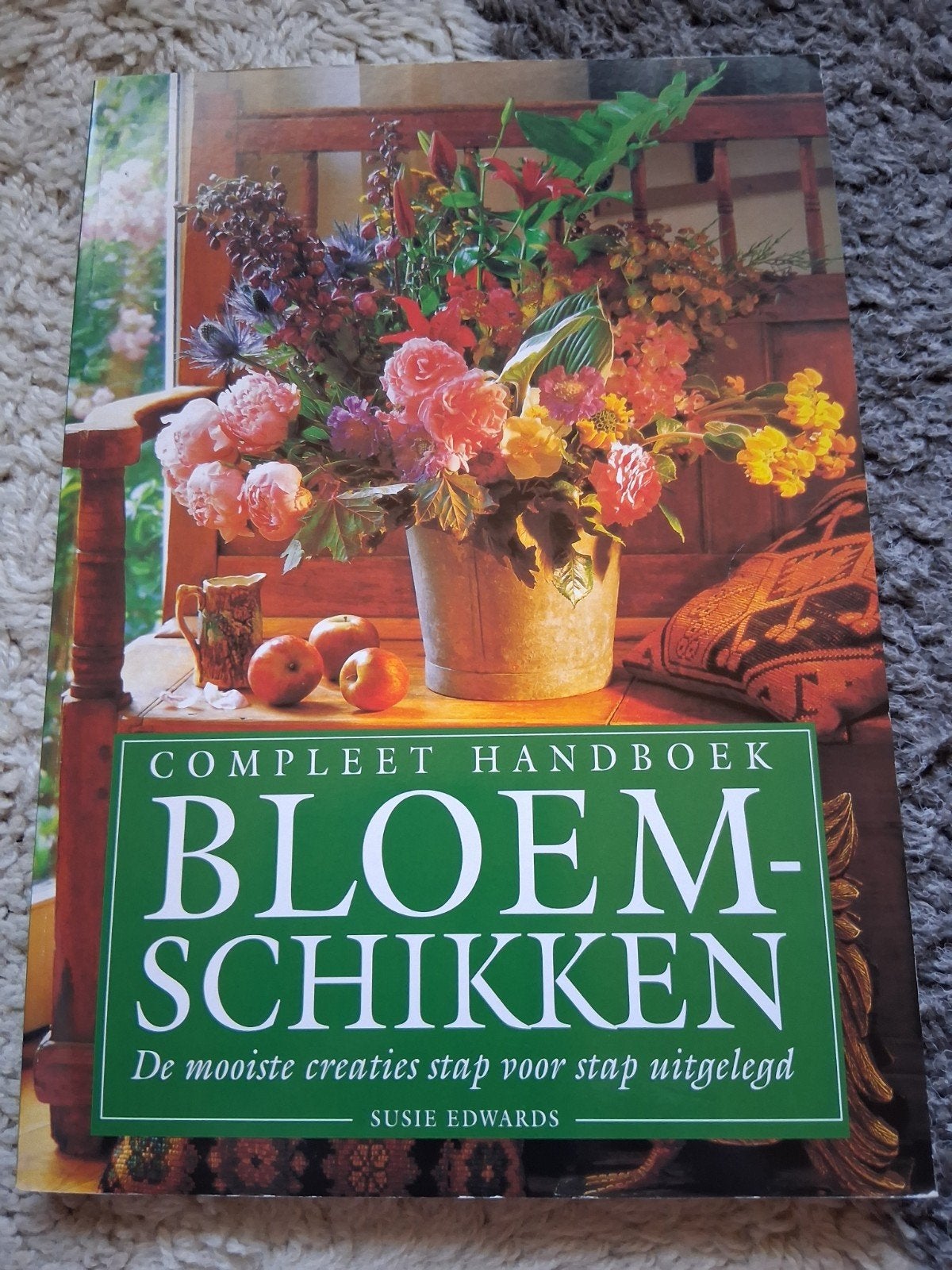Compleet handboek voor bloemschikken- Susie Edwards, Boeken, Hobby en Vrije tijd, Ophalen of Verzenden