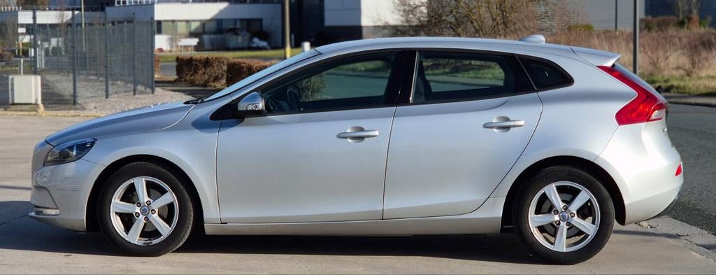 Volvo V40 D2 an2012.175mkm gps clima Cruise 4300€, Autos, Volvo, Euro 5, Boîte manuelle, 5 portes, Particulier