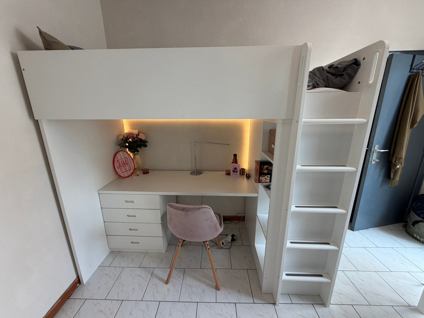 Eenpersoonsbed (hoogslaper) met bureau en ingebouwde kast, Ophalen, Gebruikt, Eenpersoons, Wit