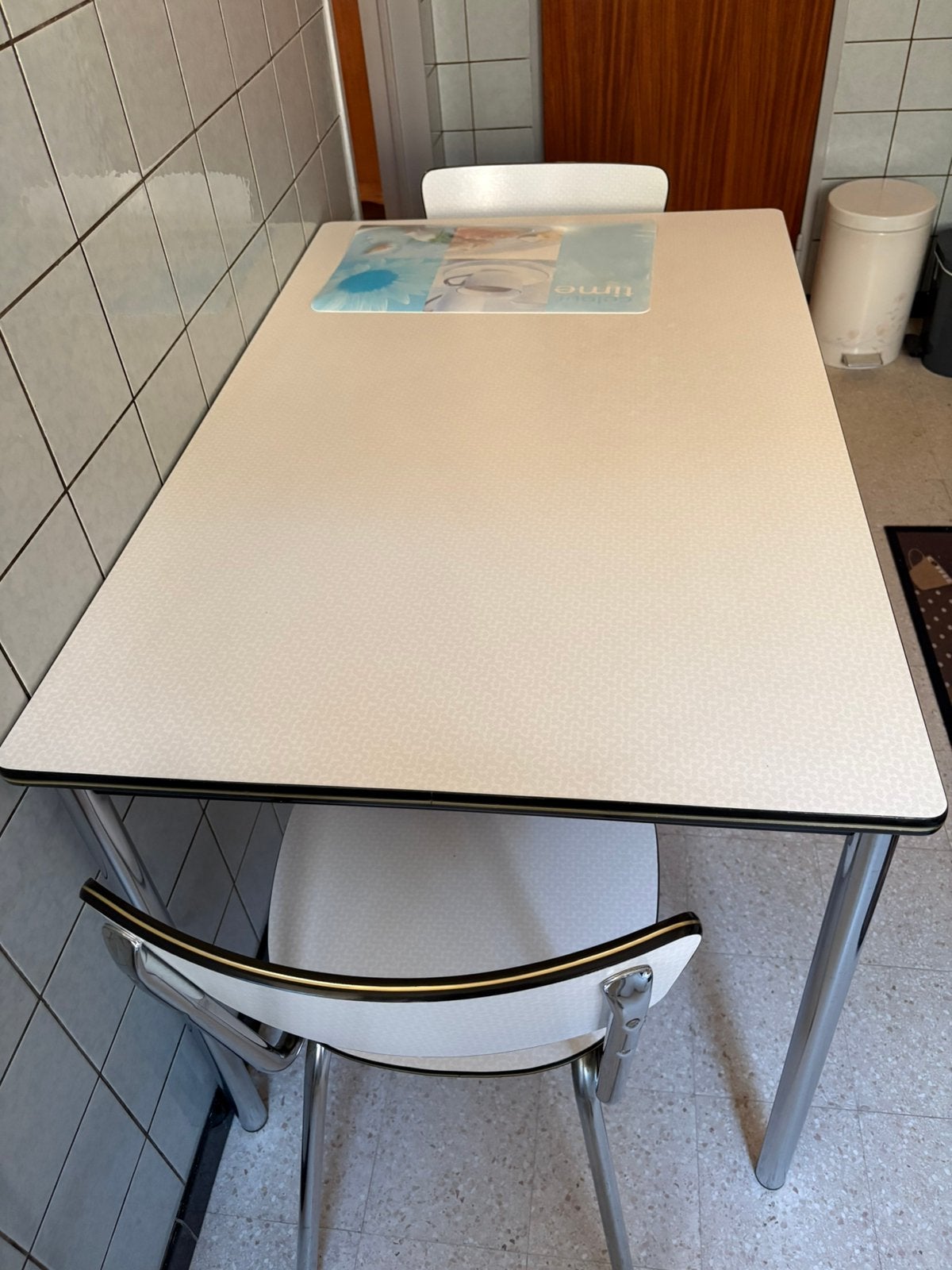 Keukentafel + 3 stoelen, Ophalen, Zo goed als nieuw