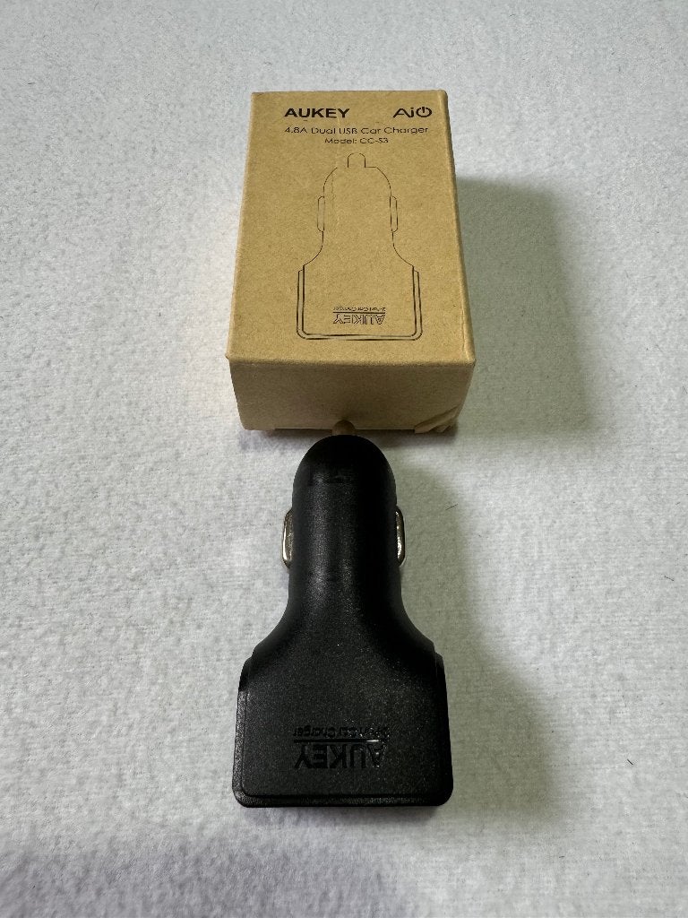 Aukey dubbele USB autolader, Telecommunicatie, Autoladers, Ophalen of Verzenden, Gebruikt