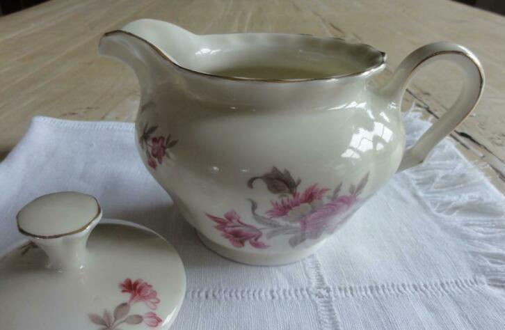 Brocante Mosa melkkannetje met roze bloemen, -, Utilisé, Autres types, Autres styles