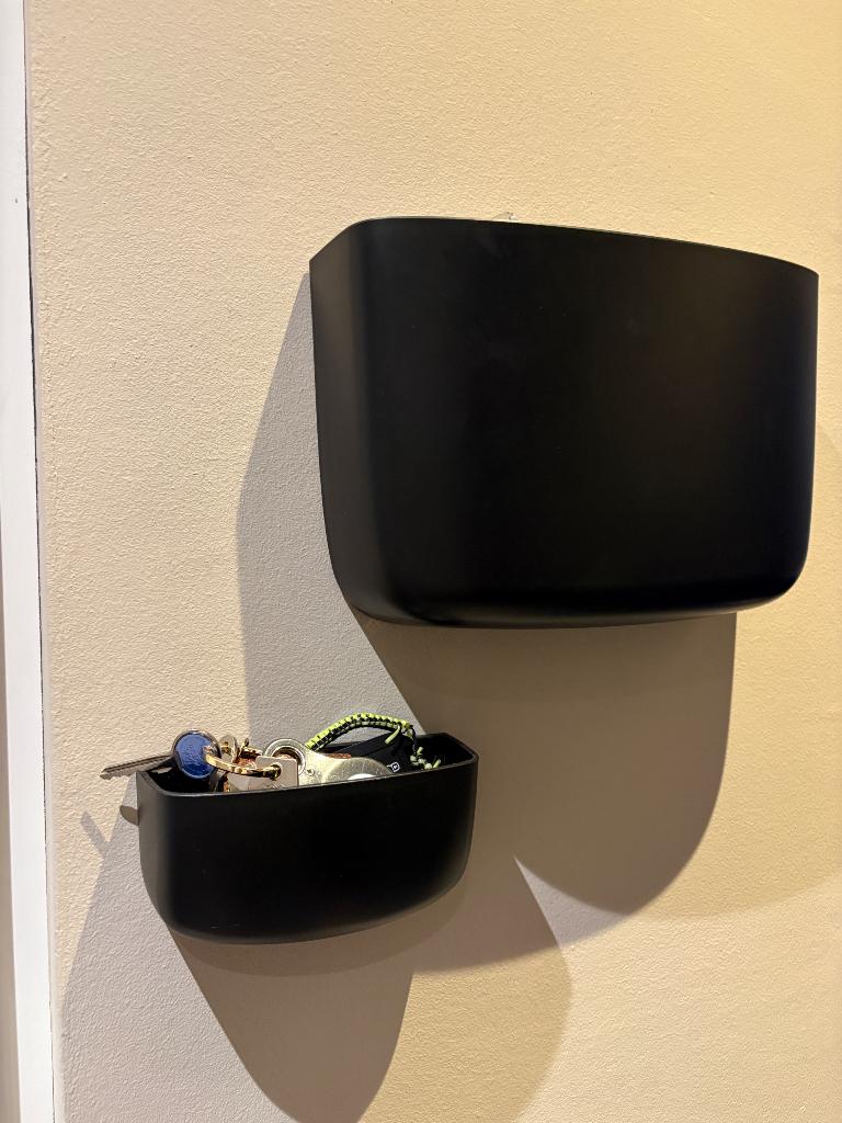 Vide poches noirs, Maison & Meubles, Accessoires pour la Maison | Décorations murale, Plastique, Objet de décoration, Comme neuf