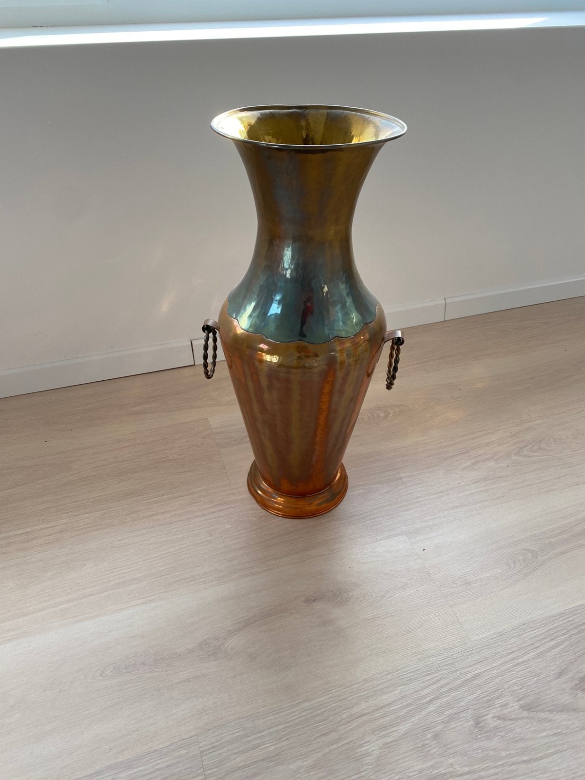 Grote decoratieve vaas — messing look, Ophalen