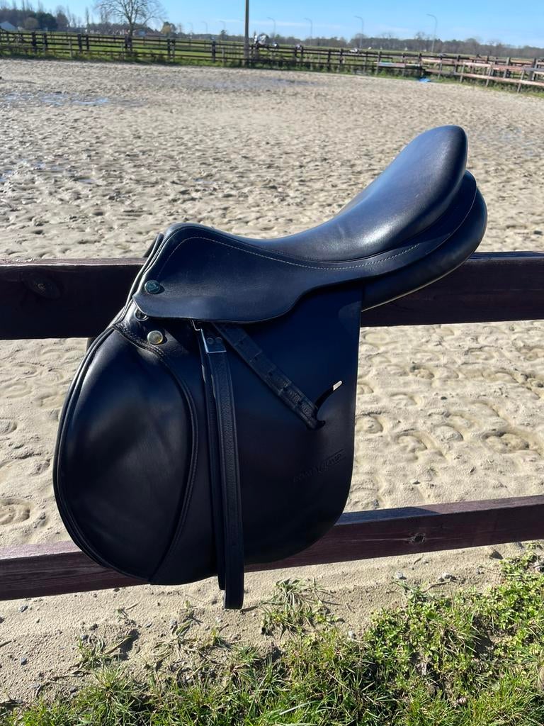 Zwart Prestige springzadel in topstaat 18 inch!, Dieren en Toebehoren, Ophalen, Gebruikt