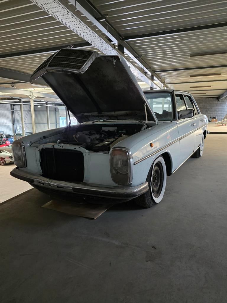 Mercedes w114 w115 200d, Autos, Particulier, Diesel, Achat