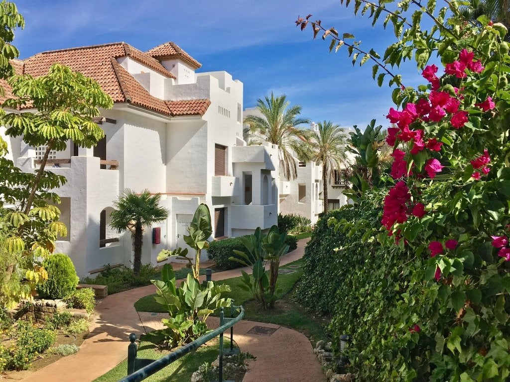Appartement te huur Duquesa Manilva Estepona Costa del Sol, Vakantie, Dorp, Wasmachine, 2 slaapkamers, Appartement