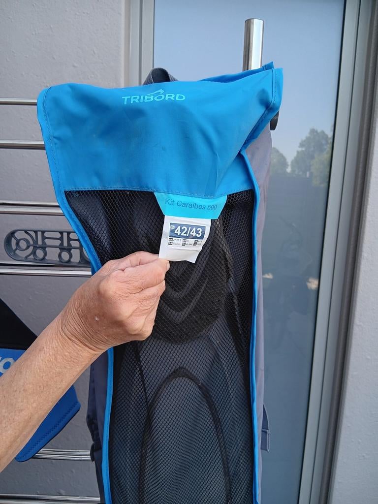 combinaison de natation L et palmes 42/43, Enlèvement