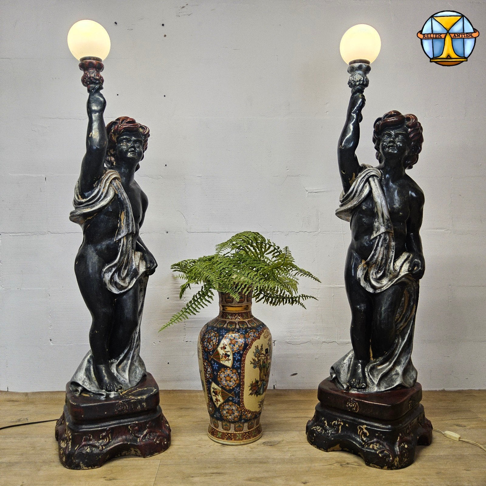Set Blackamoor puti vloerlampen (resin) 2 barok stijl lampen, Antiquités & Art, Enlèvement ou Envoi