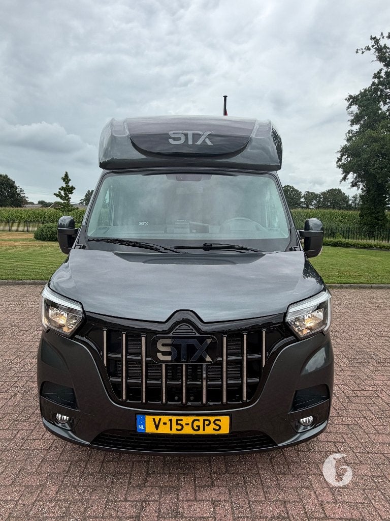 Uniek! STX paardenwagen, 2024 met 23.000KM! Marge!, Ophalen, Zo goed als nieuw, Polyester, 2-paards trailer