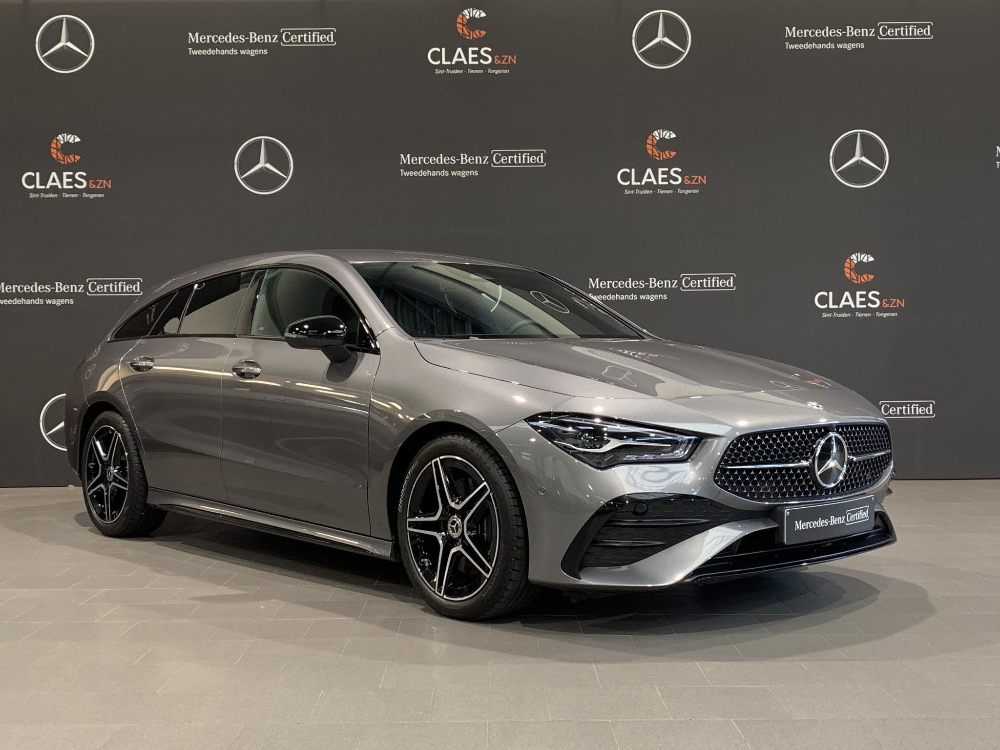 Mercedes-Benz CLA Shooting Brake 200 AMG Line - DOS 8883, Auto's, CLA, Stof, Gebruikt, 4 cilinders