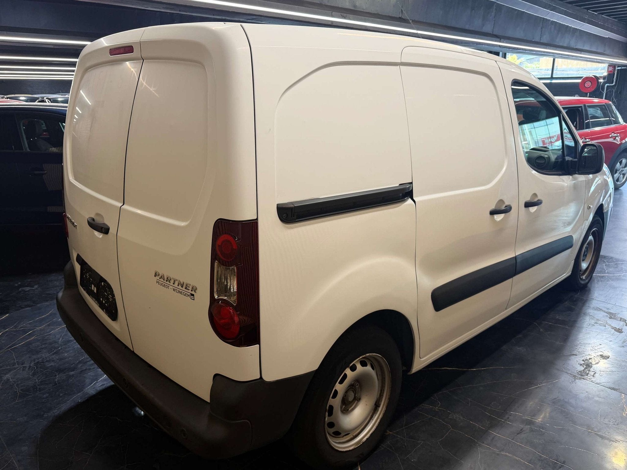 Peugeot Partner 1.6HDI * 3 PLACES * GARANTIE 12 MOIS *, Auto's, Parkeersensor, Stof, Euro 6, 4 cilinders