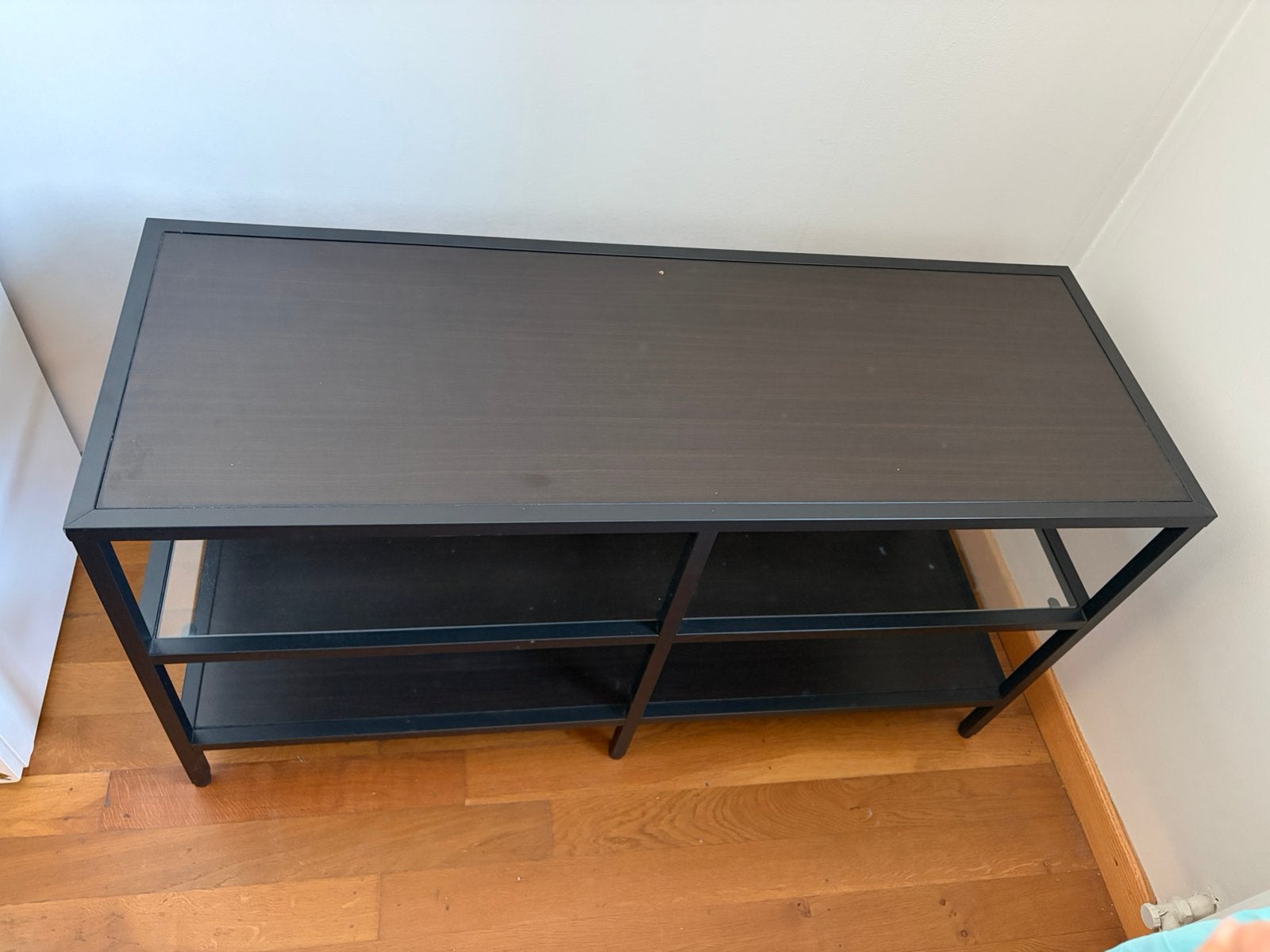 Tv-tafel ikea VITTSJÖ zwartbruin, 25 à 50 cm, Moins de 100 cm, Enlèvement, Utilisé