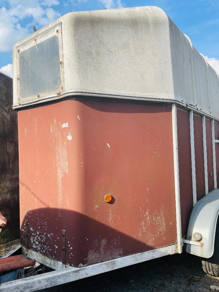 Paardrijtrailer, Ophalen, Gebruikt, Polyester, 2-paards trailer