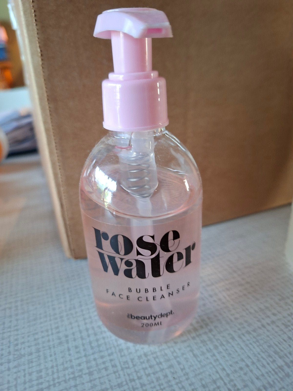 Er is een productpakket voor gezichtsverzorging Rozenwater g, Handtassen en Accessoires, Ophalen, Zo goed als nieuw, Roze, Gehele gezicht