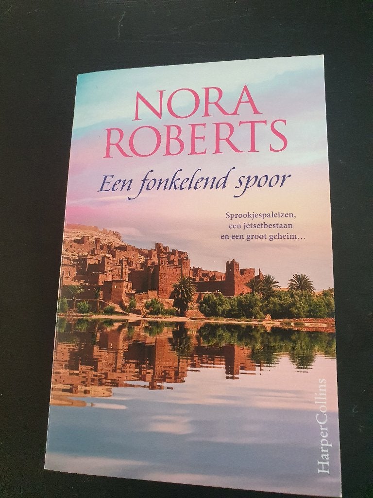 Een fonkelend spoor: Roman van Nora Roberts, Livres, Romans, Enlèvement ou Envoi, Utilisé, Nora Roberts